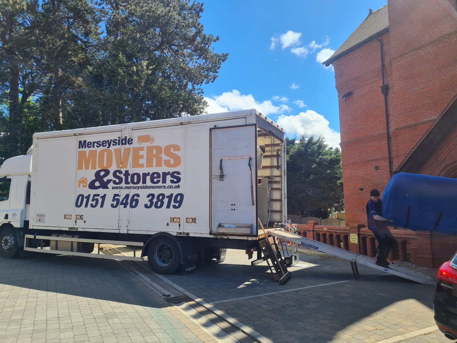 How to pack fragile items, bulky pieces, and valuables for a house move